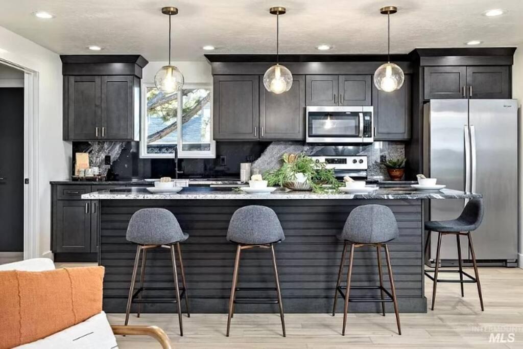 Mid Century Modern Boise-River Bungalow W/ Hot Tub Екстер'єр фото