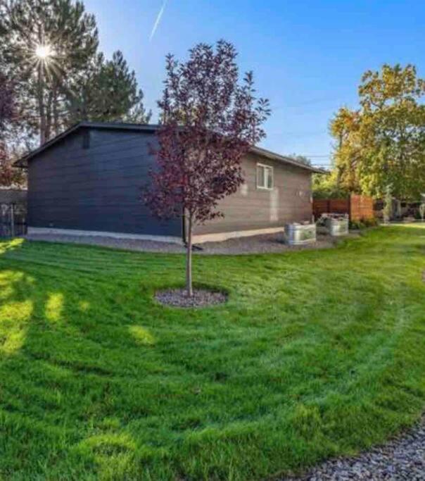 Mid Century Modern Boise-River Bungalow W/ Hot Tub Екстер'єр фото
